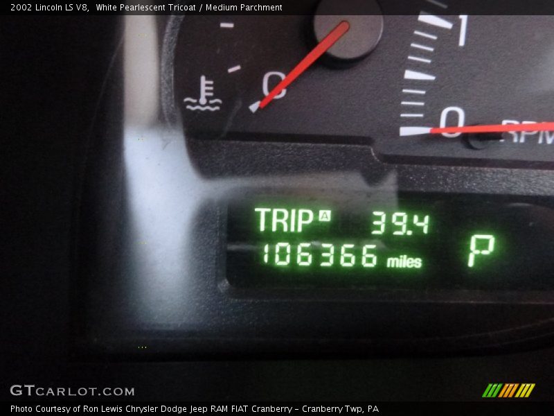 White Pearlescent Tricoat / Medium Parchment 2002 Lincoln LS V8