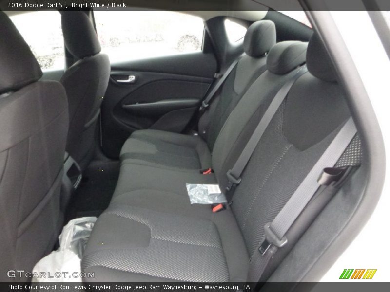 Bright White / Black 2016 Dodge Dart SE