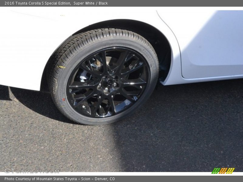 Super White / Black 2016 Toyota Corolla S Special Edition