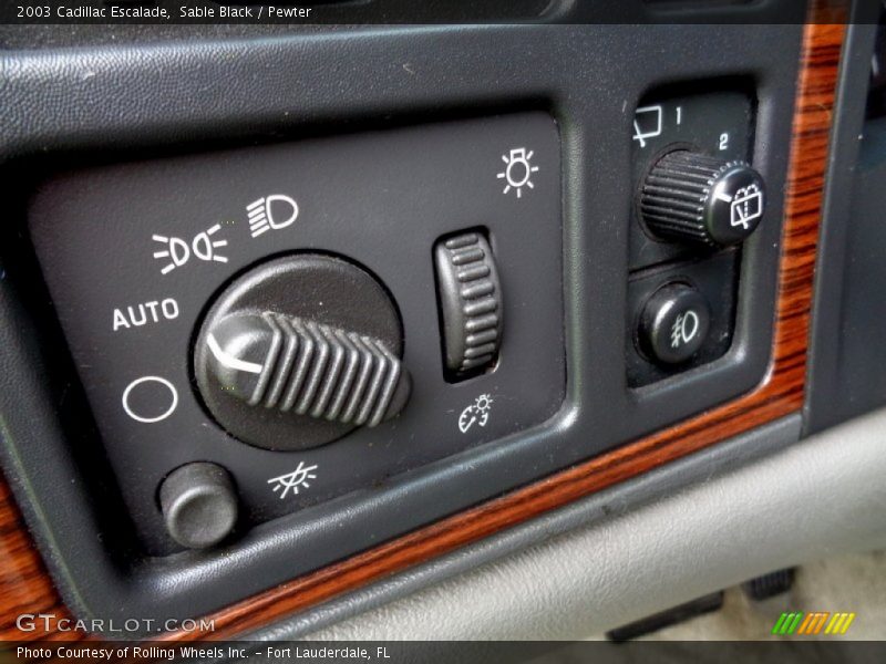 Controls of 2003 Escalade 