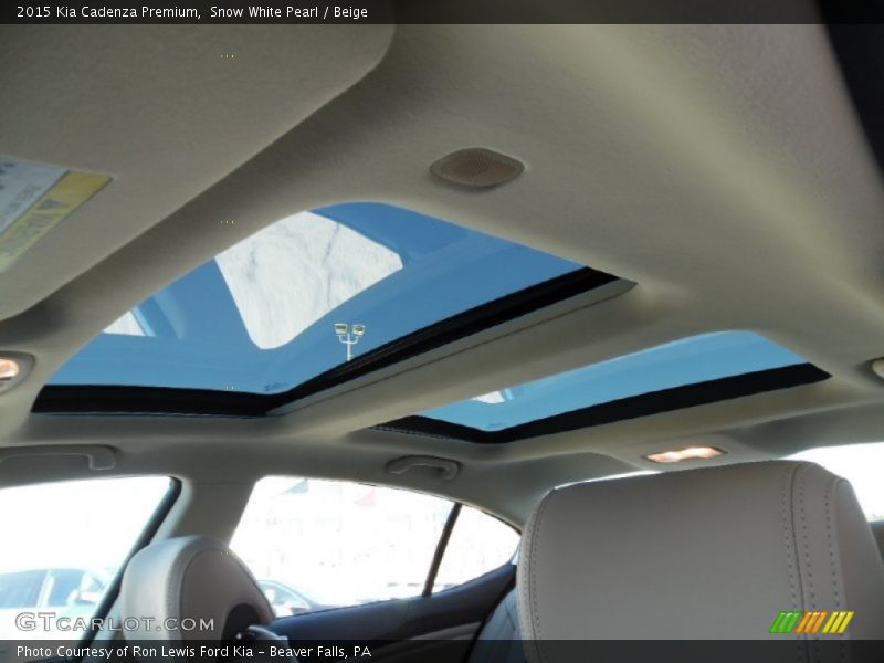 Sunroof of 2015 Cadenza Premium