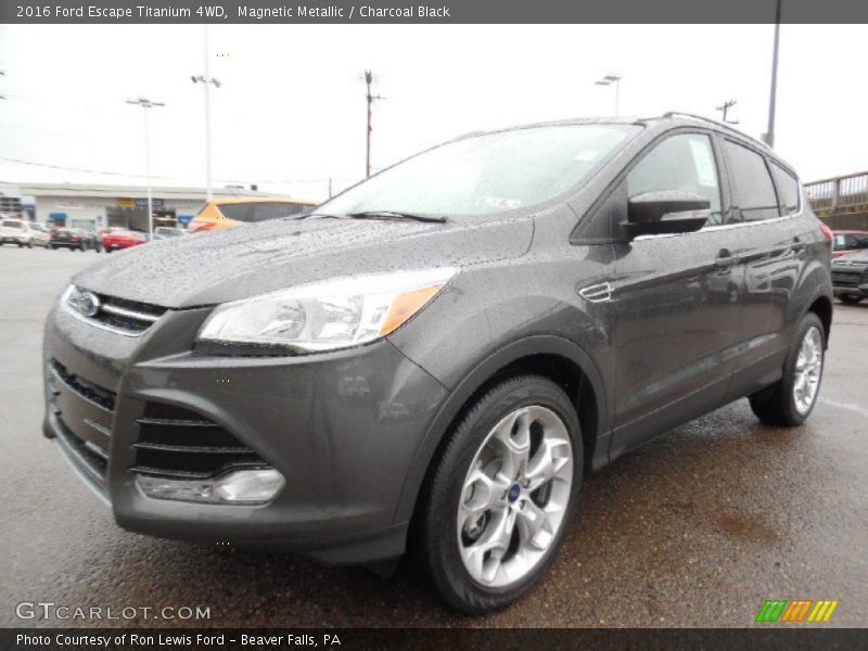 Front 3/4 View of 2016 Escape Titanium 4WD