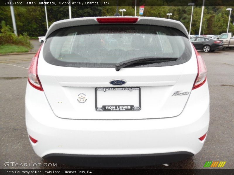 Oxford White / Charcoal Black 2016 Ford Fiesta S Hatchback