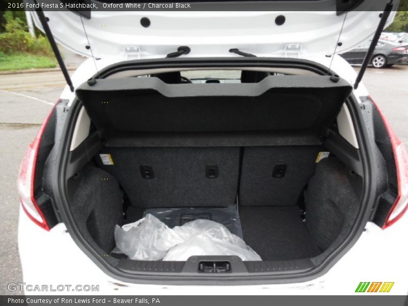 Oxford White / Charcoal Black 2016 Ford Fiesta S Hatchback
