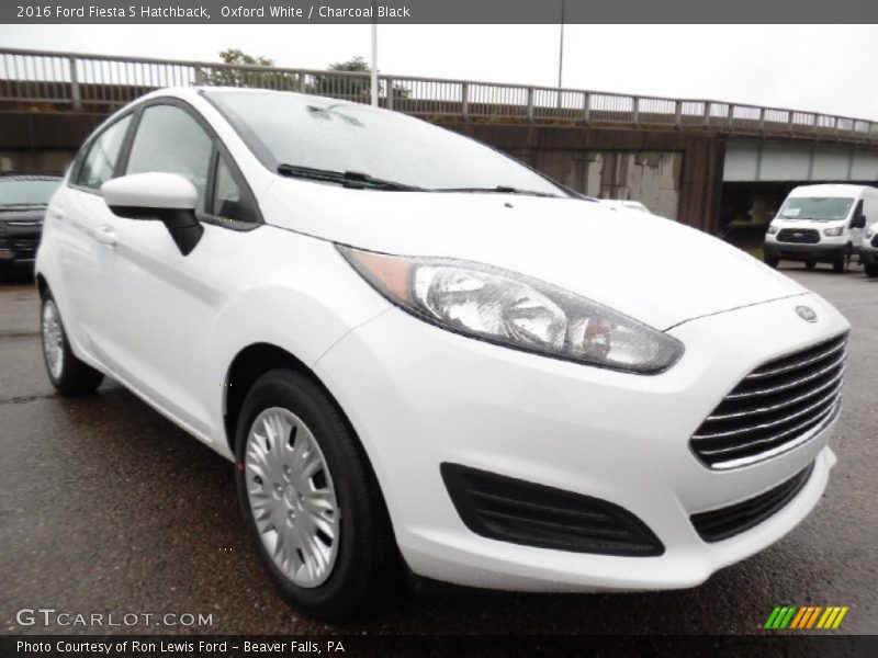 Oxford White / Charcoal Black 2016 Ford Fiesta S Hatchback