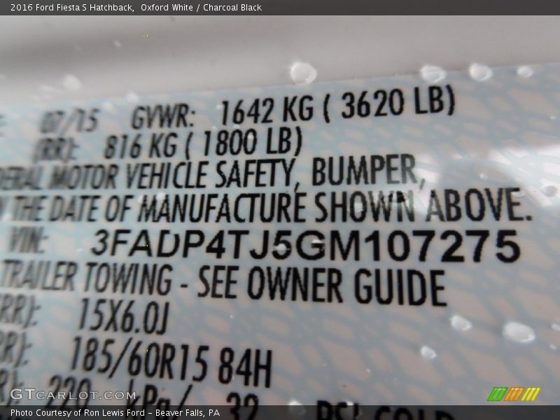 Oxford White / Charcoal Black 2016 Ford Fiesta S Hatchback