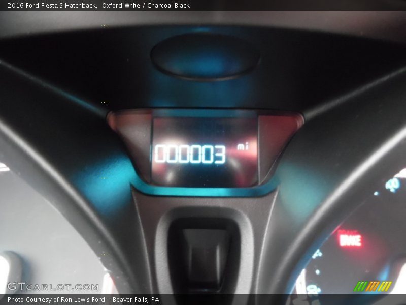 Oxford White / Charcoal Black 2016 Ford Fiesta S Hatchback