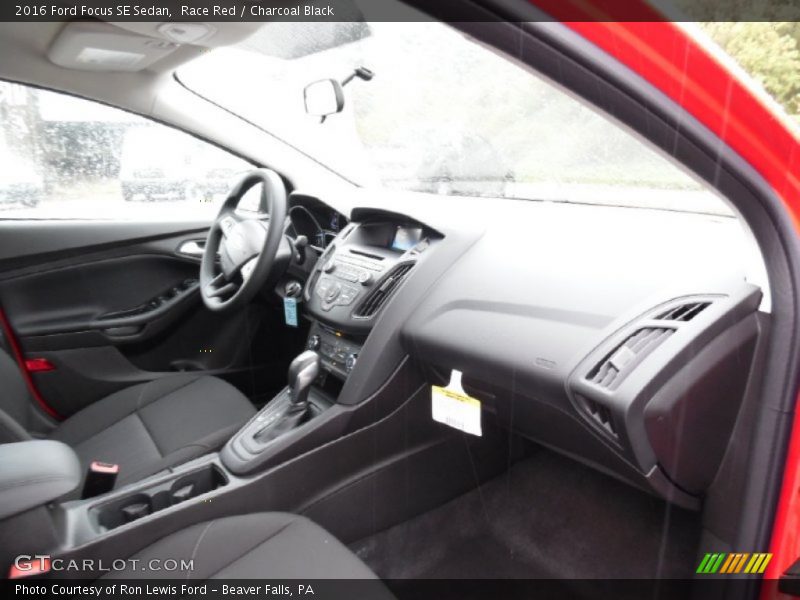  2016 Focus SE Sedan Charcoal Black Interior