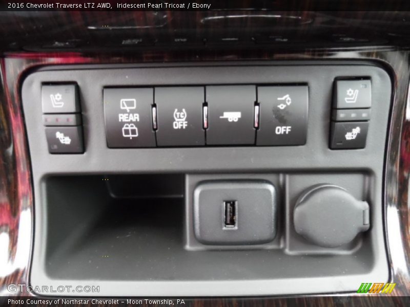 Iridescent Pearl Tricoat / Ebony 2016 Chevrolet Traverse LTZ AWD