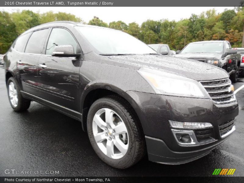 Front 3/4 View of 2016 Traverse LT AWD