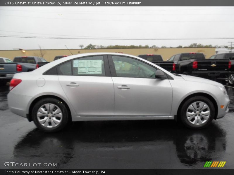 Silver Ice Metallic / Jet Black/Medium Titanium 2016 Chevrolet Cruze Limited LS