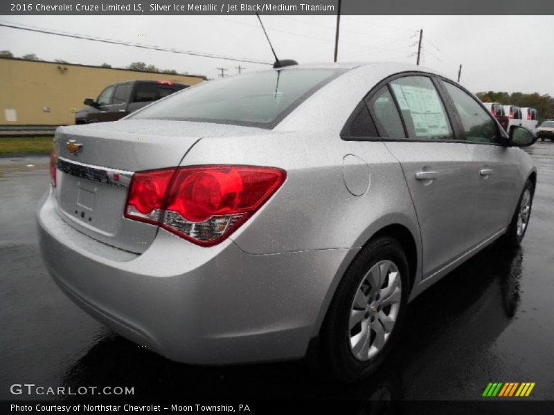 Silver Ice Metallic / Jet Black/Medium Titanium 2016 Chevrolet Cruze Limited LS