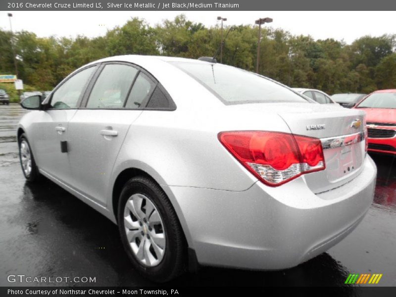Silver Ice Metallic / Jet Black/Medium Titanium 2016 Chevrolet Cruze Limited LS