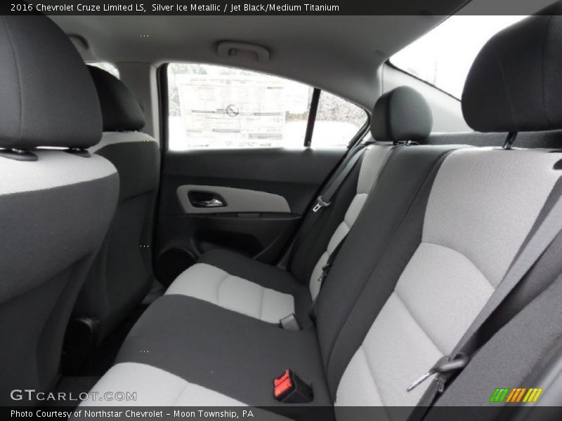 Silver Ice Metallic / Jet Black/Medium Titanium 2016 Chevrolet Cruze Limited LS