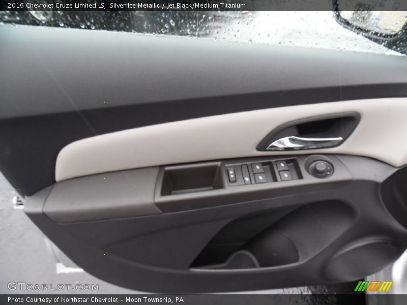 Silver Ice Metallic / Jet Black/Medium Titanium 2016 Chevrolet Cruze Limited LS