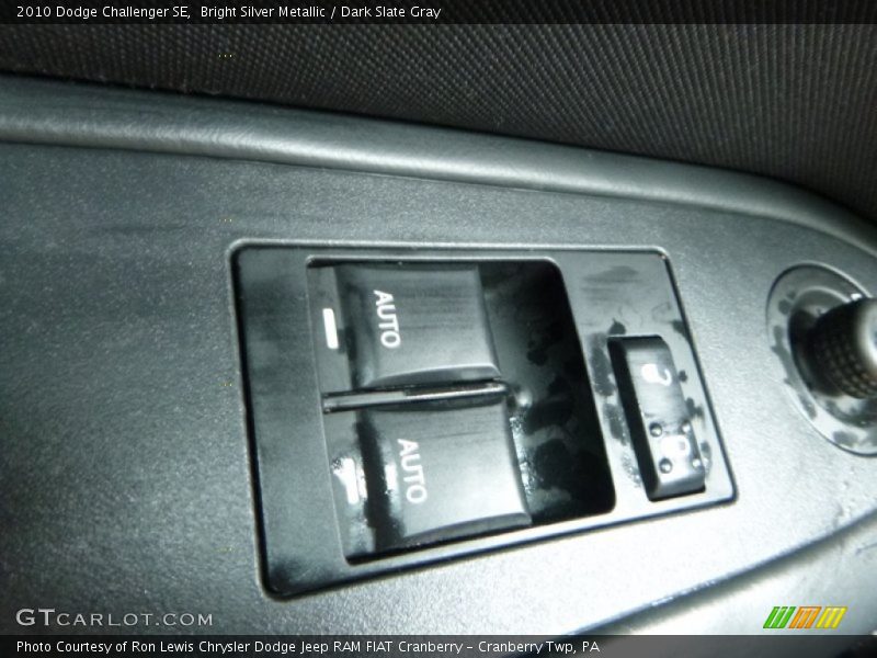 Bright Silver Metallic / Dark Slate Gray 2010 Dodge Challenger SE