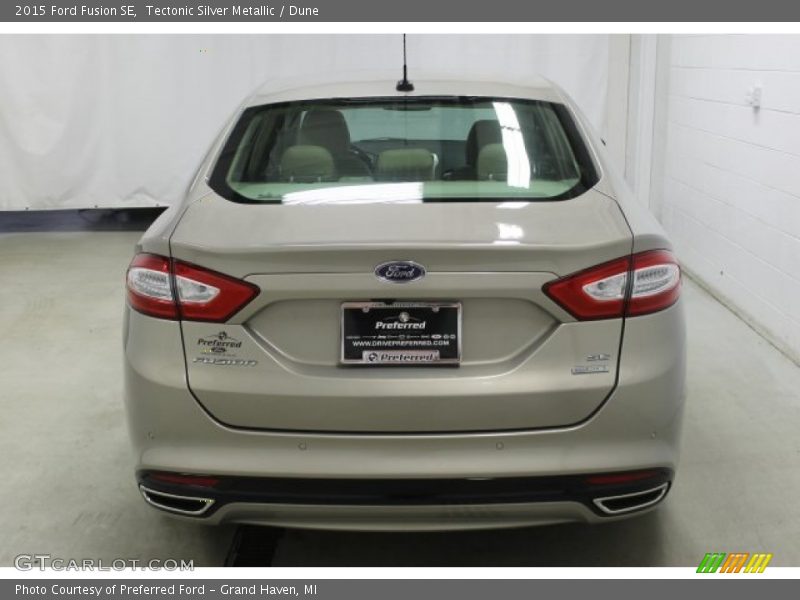 Tectonic Silver Metallic / Dune 2015 Ford Fusion SE