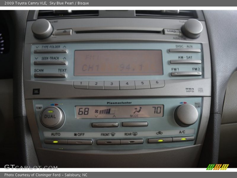 Sky Blue Pearl / Bisque 2009 Toyota Camry XLE