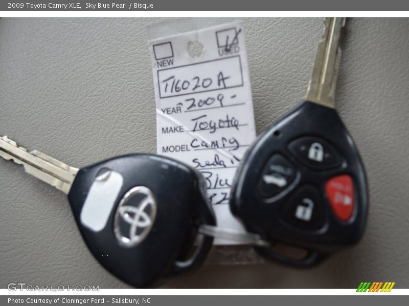 Sky Blue Pearl / Bisque 2009 Toyota Camry XLE