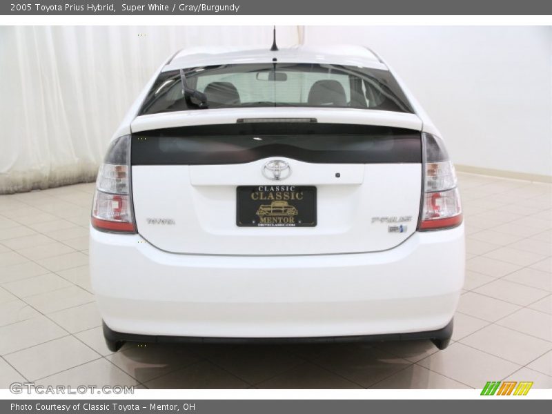 Super White / Gray/Burgundy 2005 Toyota Prius Hybrid