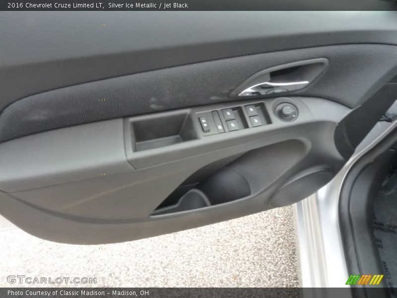 Silver Ice Metallic / Jet Black 2016 Chevrolet Cruze Limited LT
