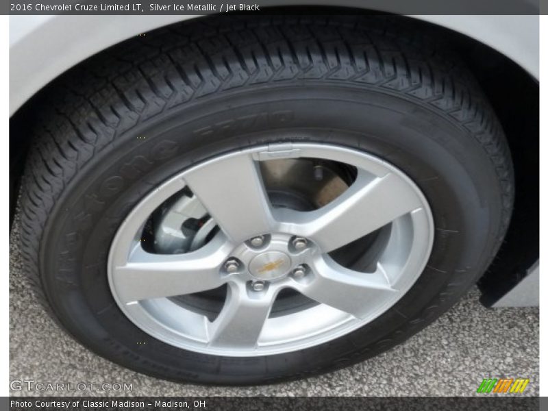 Silver Ice Metallic / Jet Black 2016 Chevrolet Cruze Limited LT