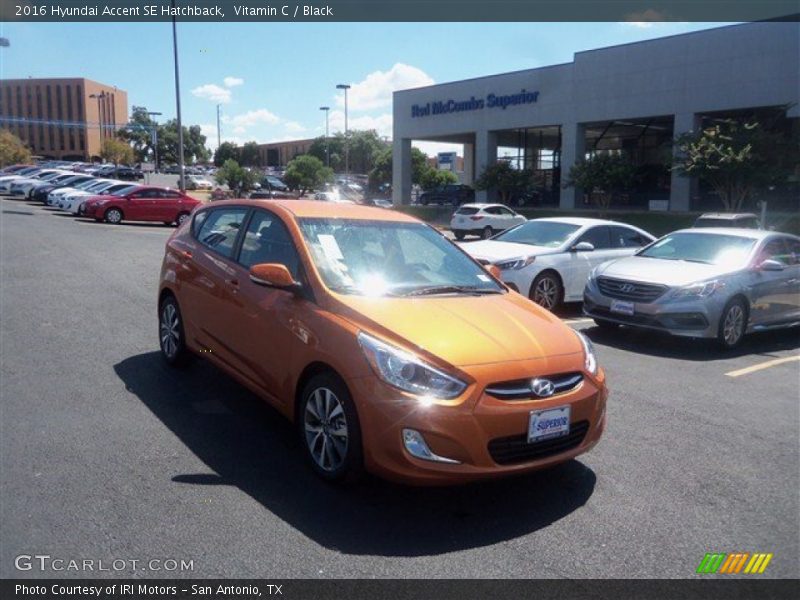 Vitamin C / Black 2016 Hyundai Accent SE Hatchback