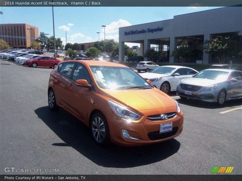 Vitamin C / Black 2016 Hyundai Accent SE Hatchback