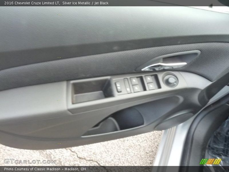 Silver Ice Metallic / Jet Black 2016 Chevrolet Cruze Limited LT