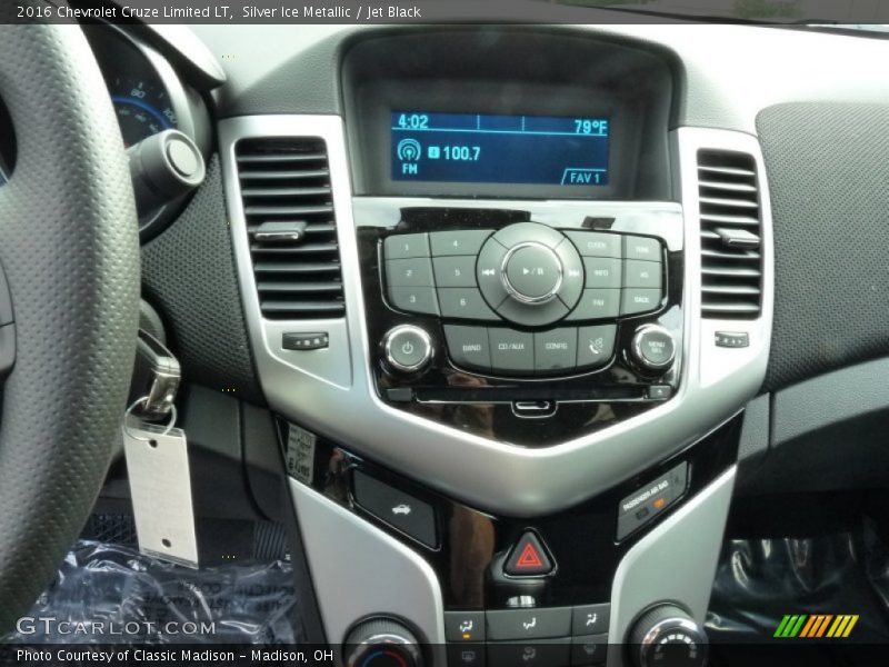 Silver Ice Metallic / Jet Black 2016 Chevrolet Cruze Limited LT
