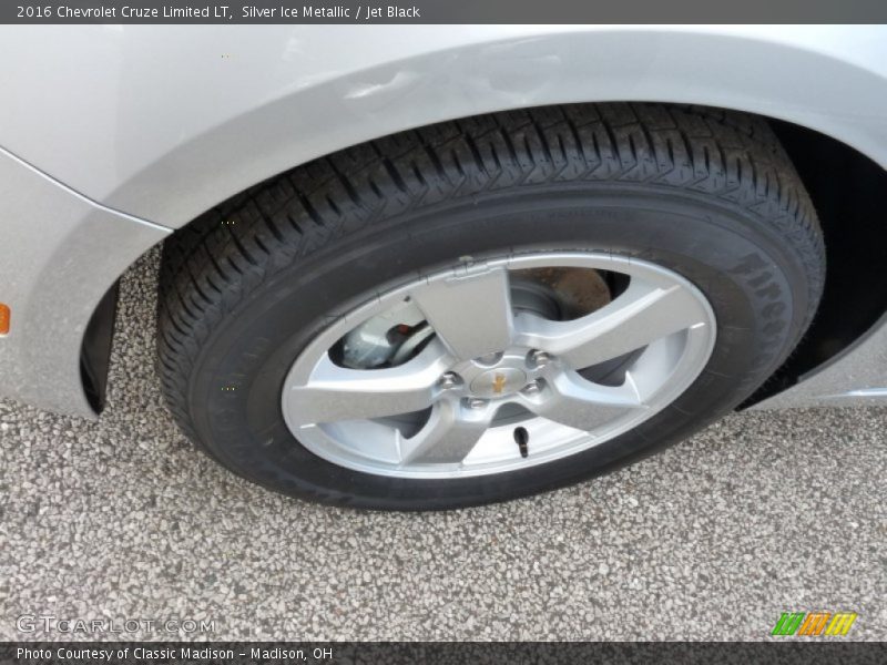 Silver Ice Metallic / Jet Black 2016 Chevrolet Cruze Limited LT