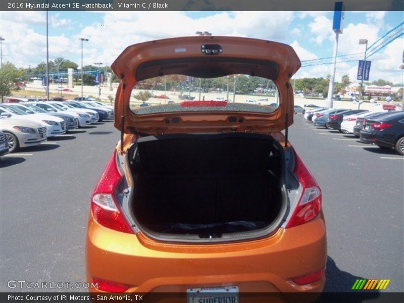 Vitamin C / Black 2016 Hyundai Accent SE Hatchback