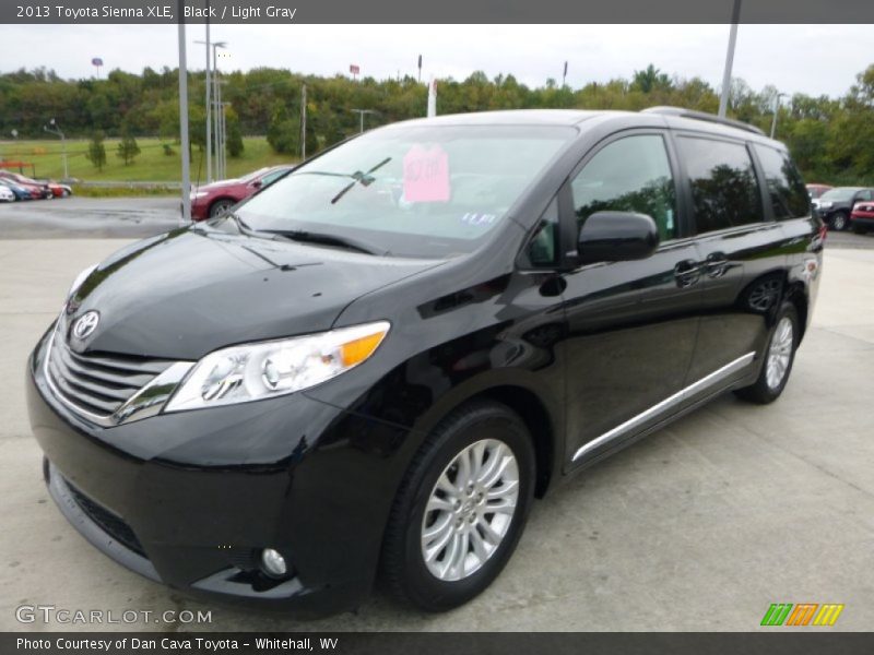 Front 3/4 View of 2013 Sienna XLE