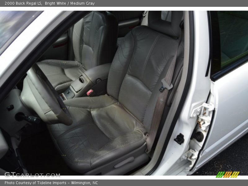 Bright White / Medium Gray 2000 Buick Regal LS