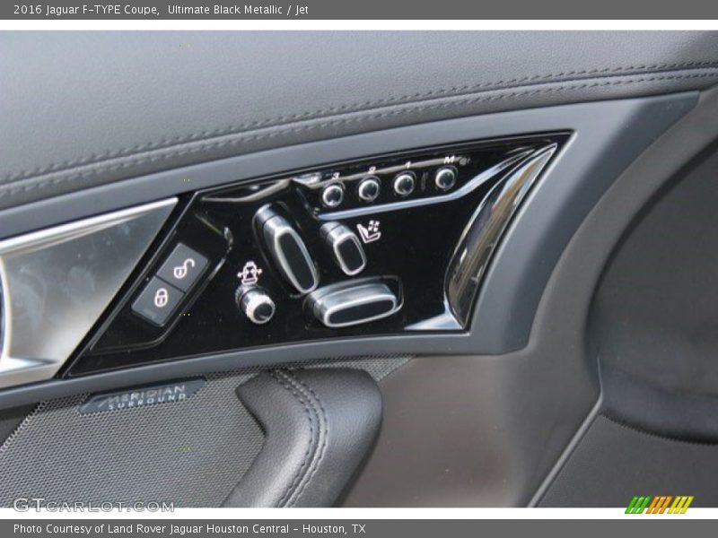 Controls of 2016 F-TYPE Coupe