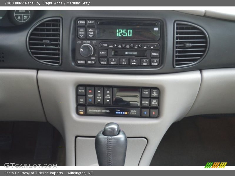 Bright White / Medium Gray 2000 Buick Regal LS