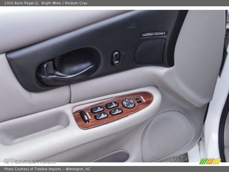 Bright White / Medium Gray 2000 Buick Regal LS