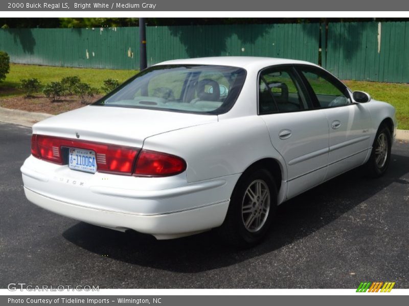 Bright White / Medium Gray 2000 Buick Regal LS