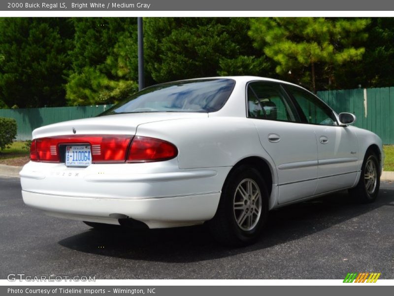 Bright White / Medium Gray 2000 Buick Regal LS