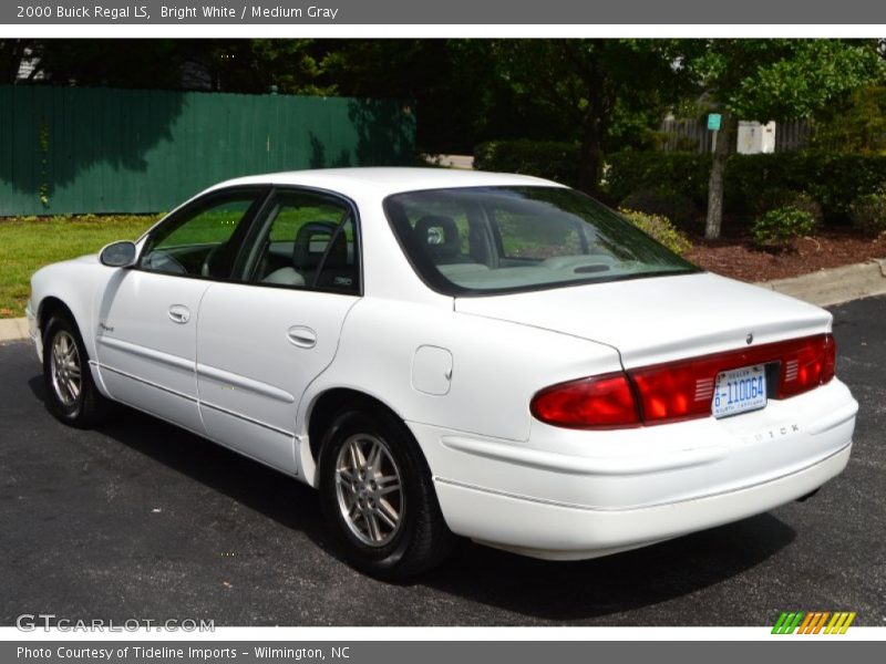 Bright White / Medium Gray 2000 Buick Regal LS