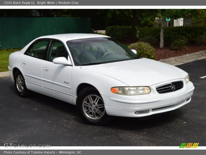 Bright White / Medium Gray 2000 Buick Regal LS