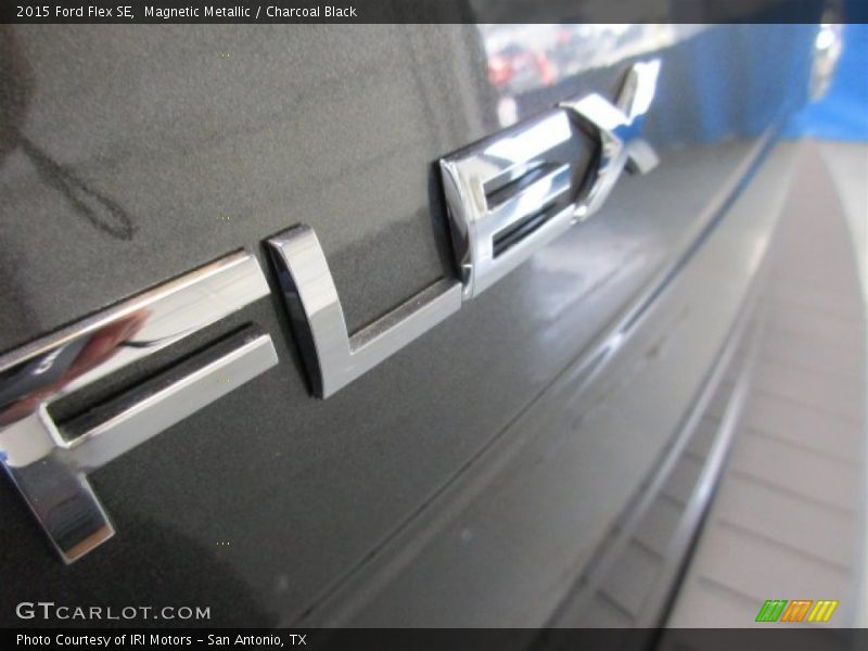Magnetic Metallic / Charcoal Black 2015 Ford Flex SE