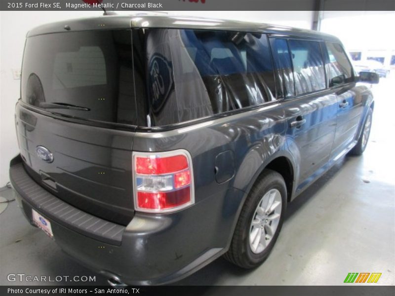 Magnetic Metallic / Charcoal Black 2015 Ford Flex SE
