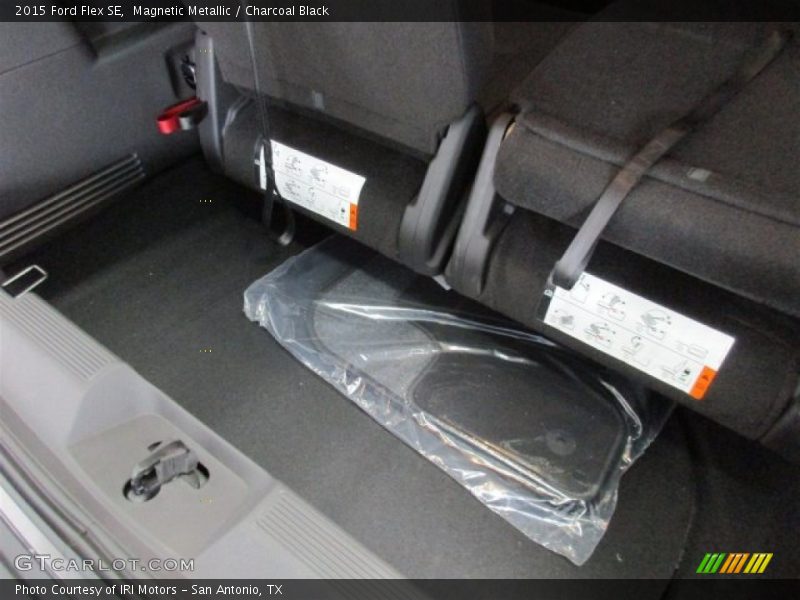 Magnetic Metallic / Charcoal Black 2015 Ford Flex SE