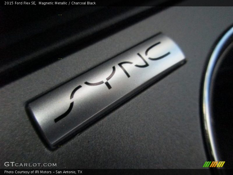 Magnetic Metallic / Charcoal Black 2015 Ford Flex SE