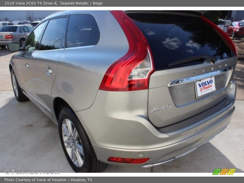 Seashell Metallic / Beige 2016 Volvo XC60 T6 Drive-E