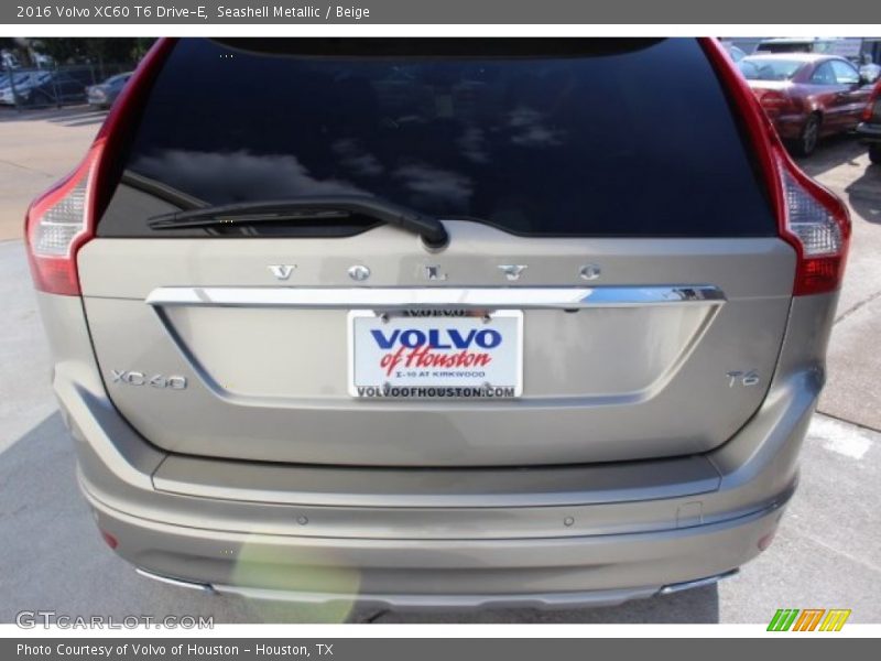 Seashell Metallic / Beige 2016 Volvo XC60 T6 Drive-E