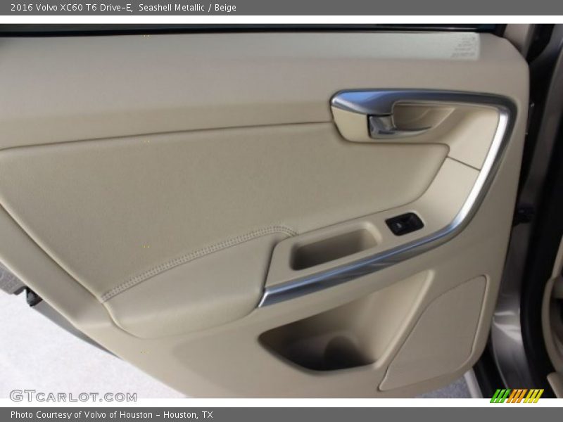 Seashell Metallic / Beige 2016 Volvo XC60 T6 Drive-E