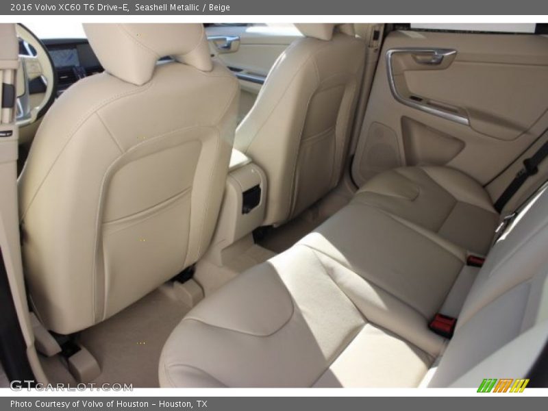Seashell Metallic / Beige 2016 Volvo XC60 T6 Drive-E