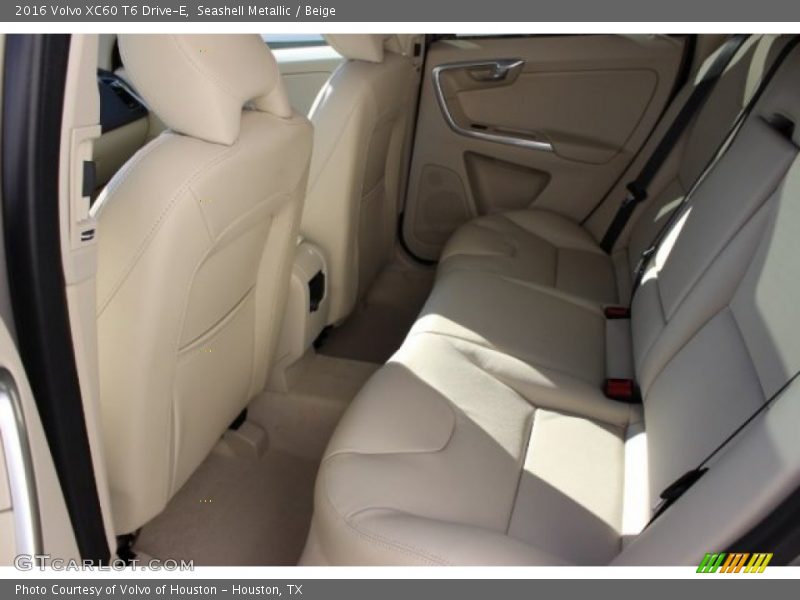 Seashell Metallic / Beige 2016 Volvo XC60 T6 Drive-E